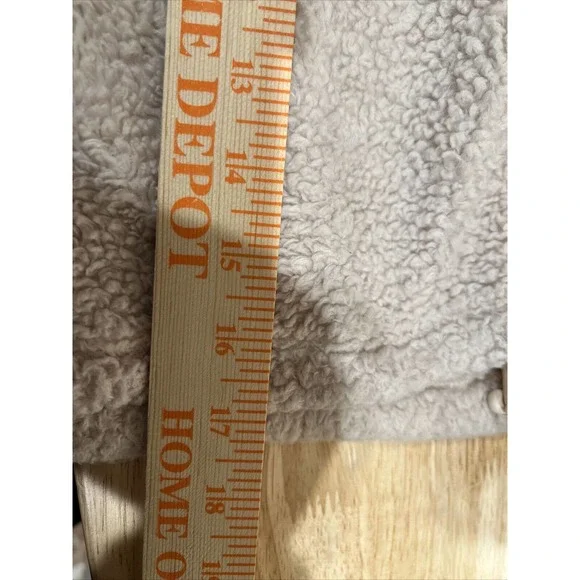 Urban Outfitters Tilly Cozy Faux Fur V Neck Cropped Hoodie Women's Medium - Picture 11 of 11